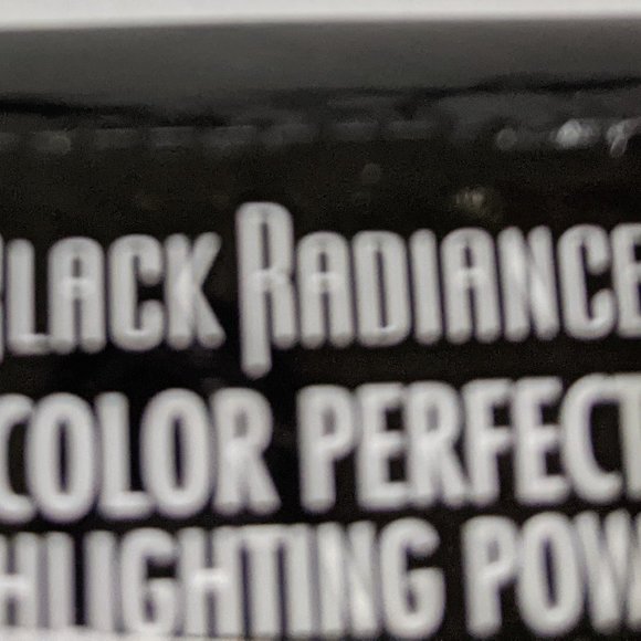 Black Radiance Color Perfect Highlighting Powder - Picture 3 of 3